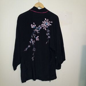Vintage Private Touches Embroidered Floral Kimono-Large-Pockets-Black & Pink